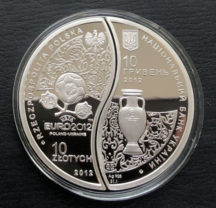 Срібна монета УЄФА. Євро 2012. Україна-Польща (набір з двох монет, які складаються в коло діаметром 50 мм) 10 гривень 2012 р.