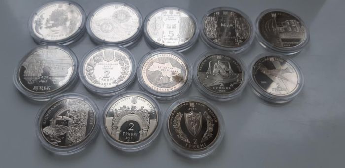 Повний річний набір памʼятних монет (13 шт.) 2010 року