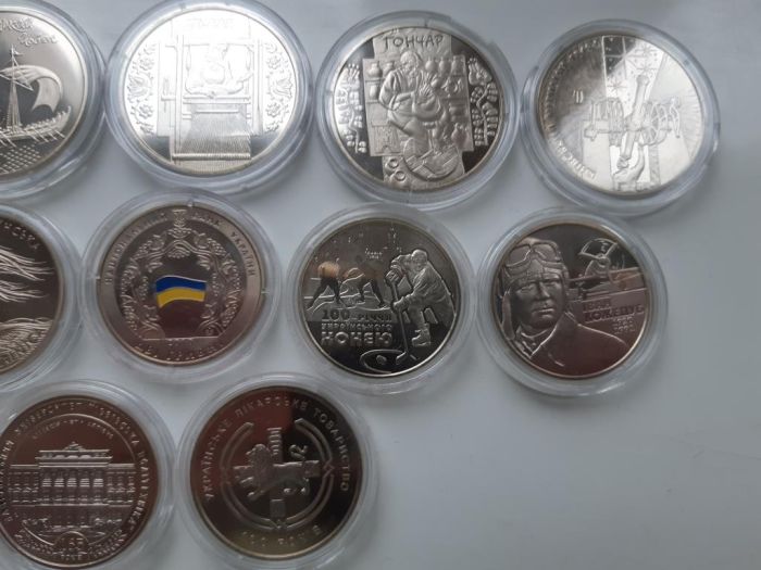 Повний річний набір памʼятних монет (13 шт.) 2010 року